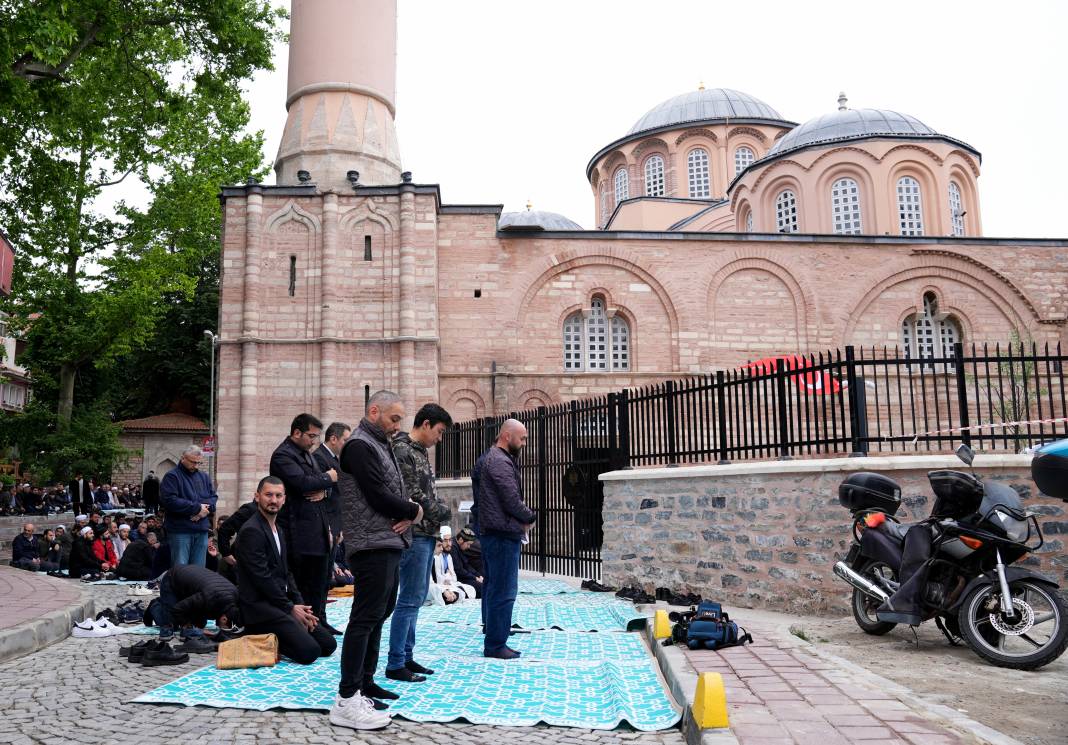 Kiliseden camiye çevrilen Kariye Camii’nde 79 yıl sonra ilk cuma namazı 5